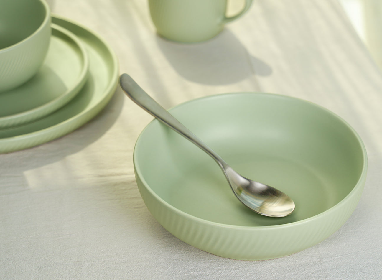 Fresh and Fun: The Avocado Green and Ice Cream Blue Dinnerware